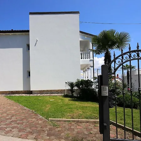 Apartment Garden With The Swimming Pool - 1