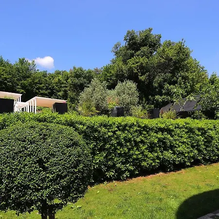 Apartment Garden With The Swimming Pool - 1 *