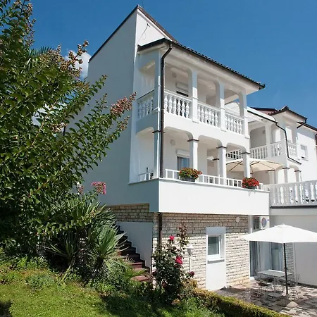 Apartment Garden With The Swimming Pool - 1 Opatija